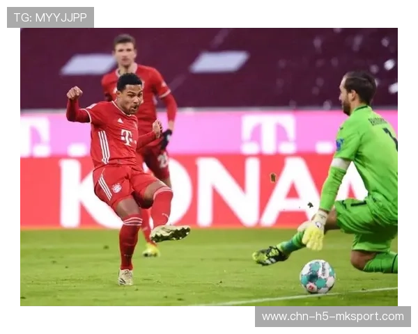 河南队周大地回撤接应，转身直塞穿透两道防线